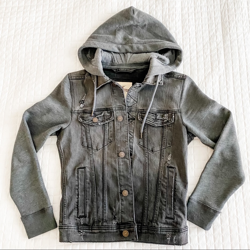 ✨Like NEW jean/sweatshirt jacket!
